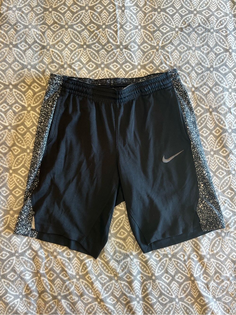 Nike Dri Fit Black and White Speckled Basketball Shorts Small